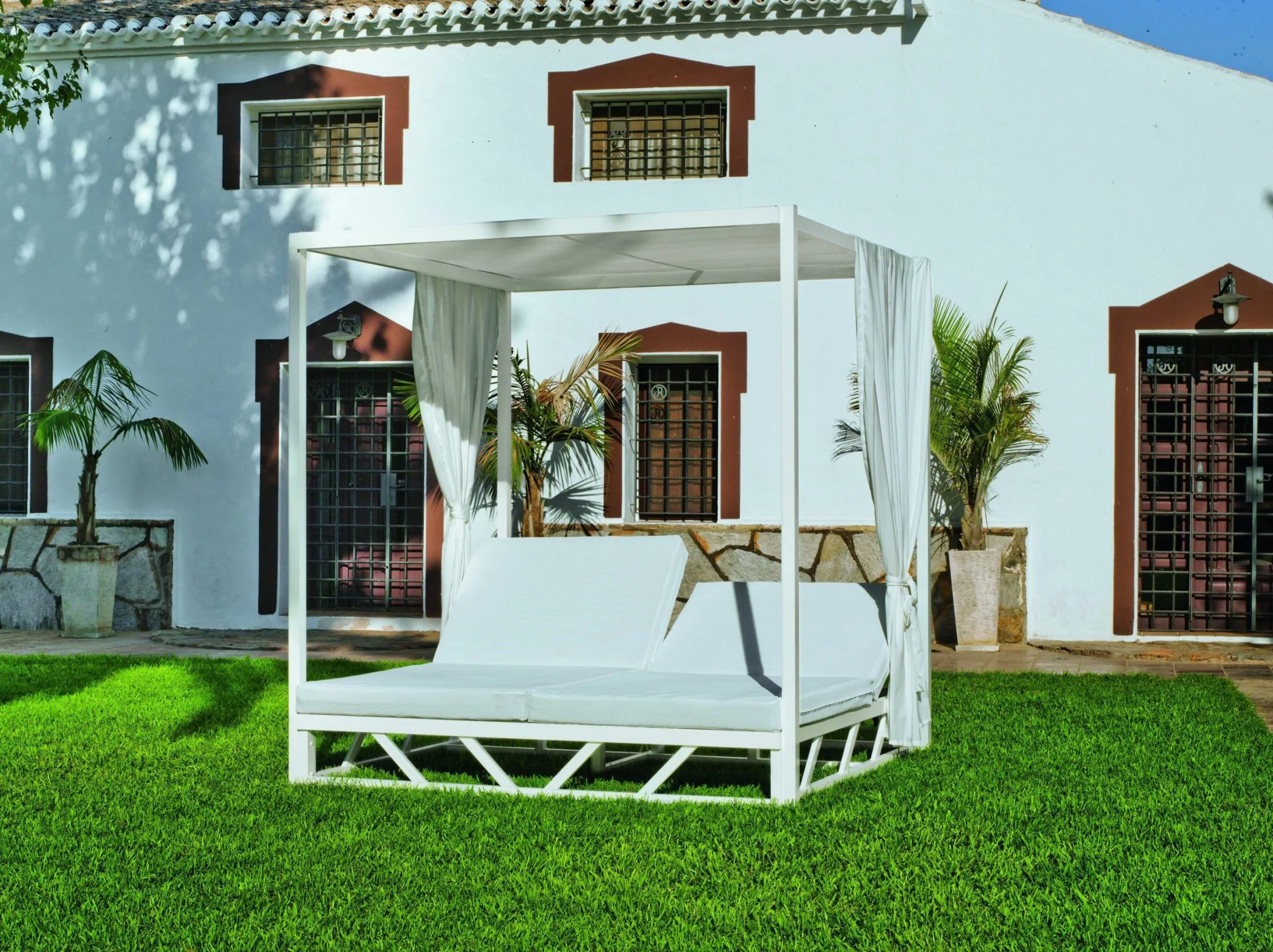 Cama Balinesa de aluminio blanco Lux Cama Balinesa de aluminio blanco Lux