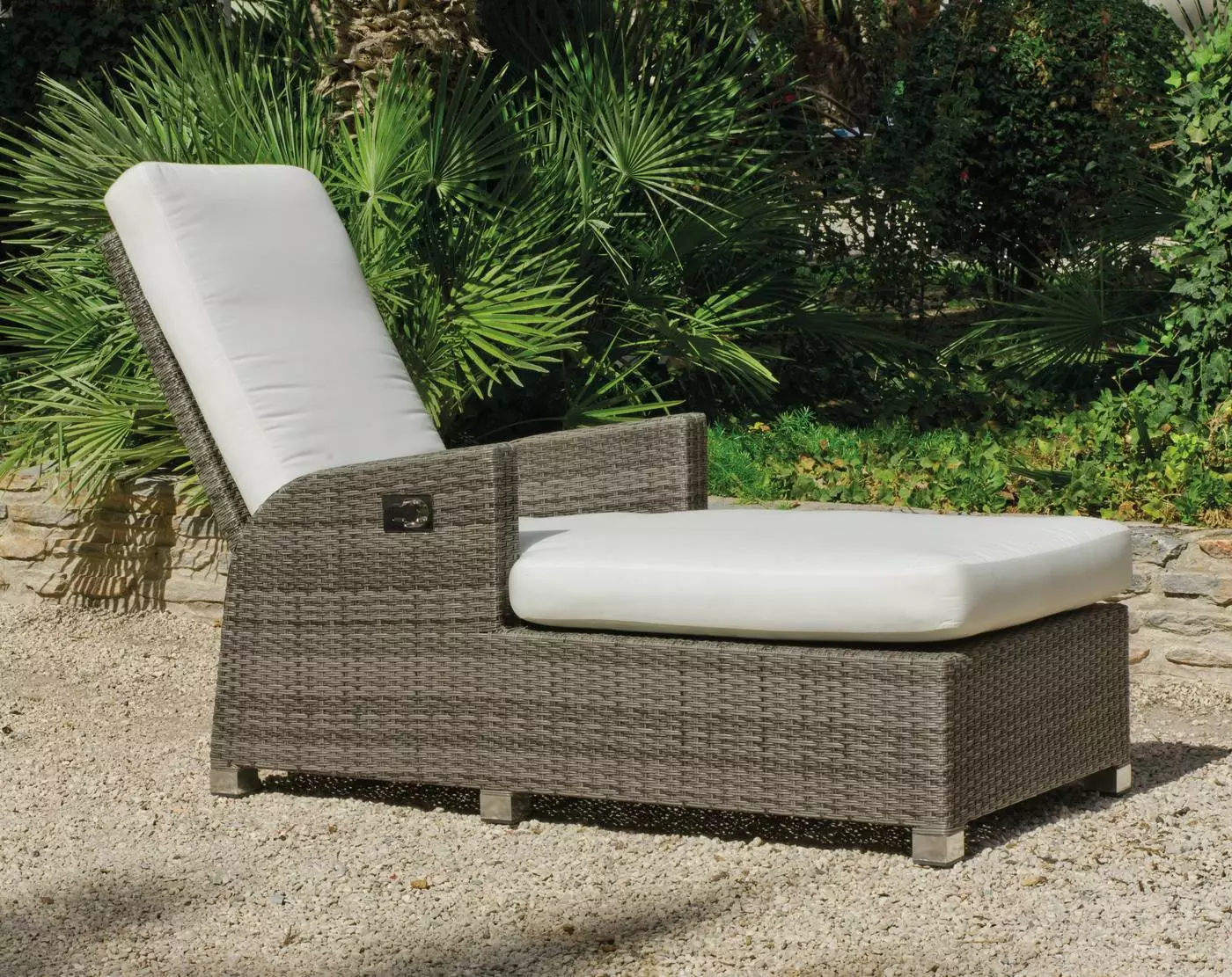 tumbona con respaldo multiposiciones fabricada en ratán Samba tumbona con respaldo multiposiciones fabricada en ratán Samba