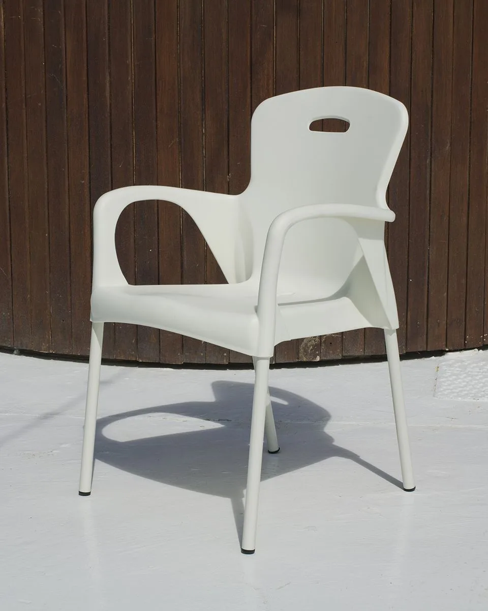 Silla apilable de acero y resina para patio Almera 3