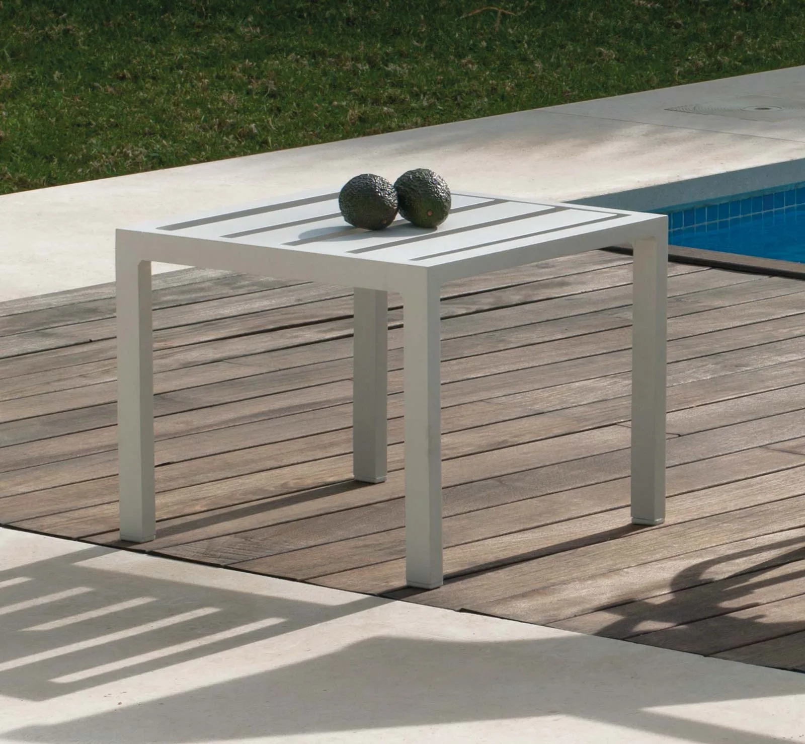 Mesa de terraza cuadrada de aluminio compacta