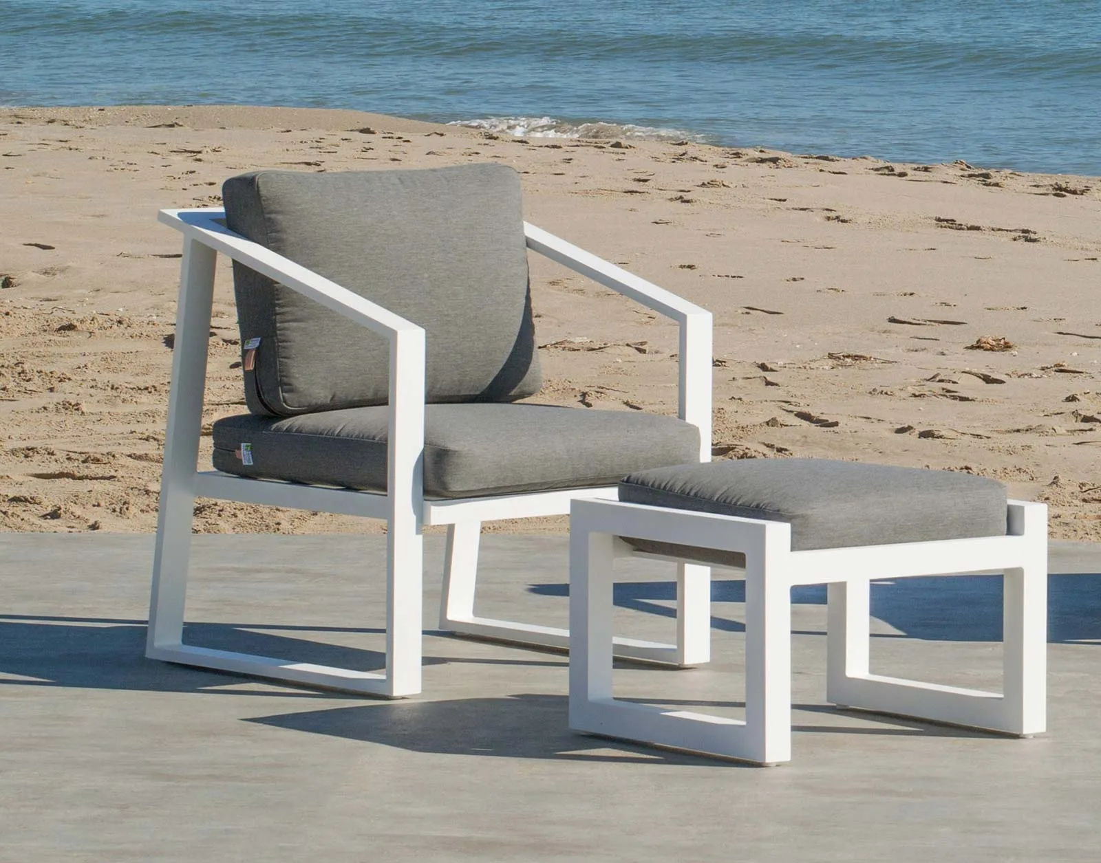 Sillón de jardín de diseño minimalista Sadem