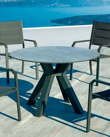 mesa con tapa redonda @ fabricación de tableros de mesa a medida