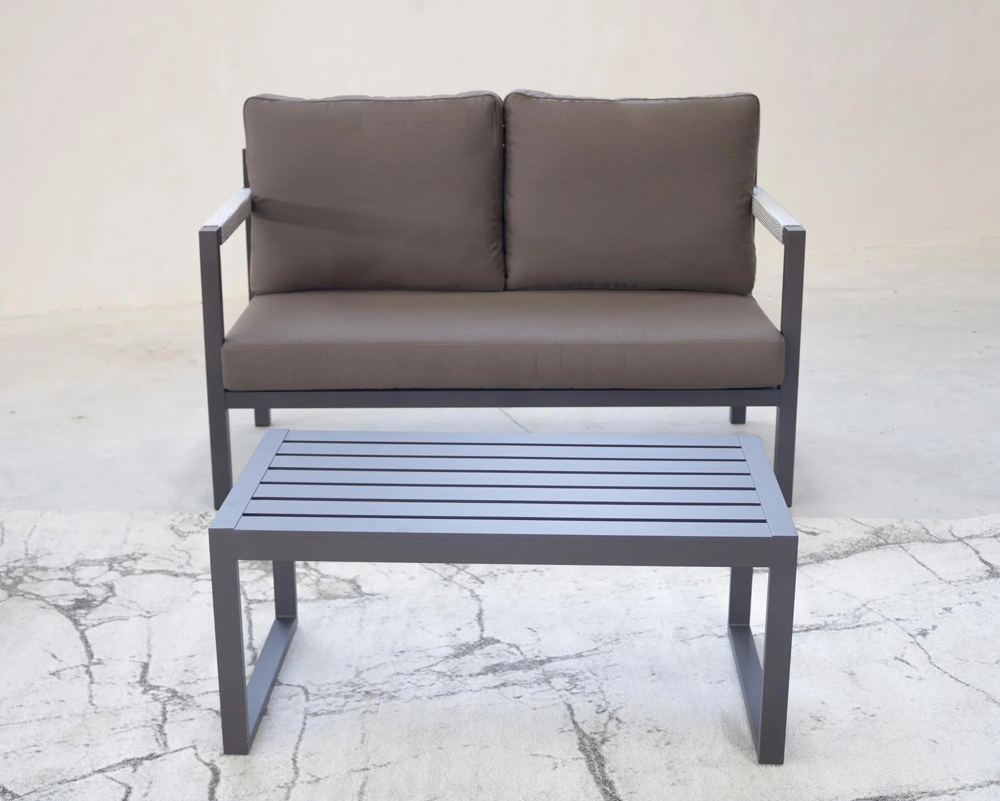 Sofá elegante 2 plazas de cuerda trenzada y aluminio Damasco