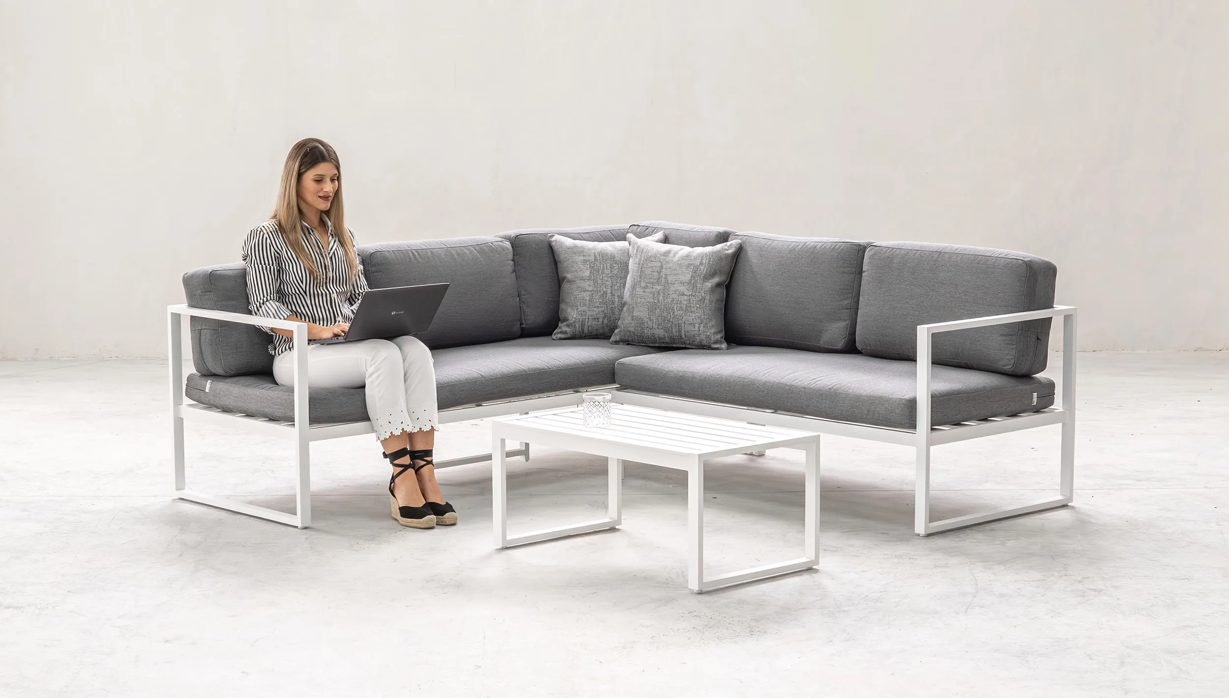 Sofá rinconera moderna modelo Duquesa