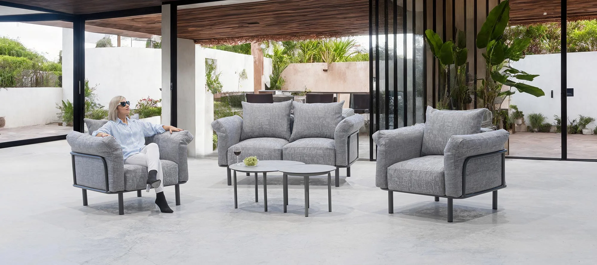 Conjunto sofá cómodo y elegante para estancias modernas Brandon