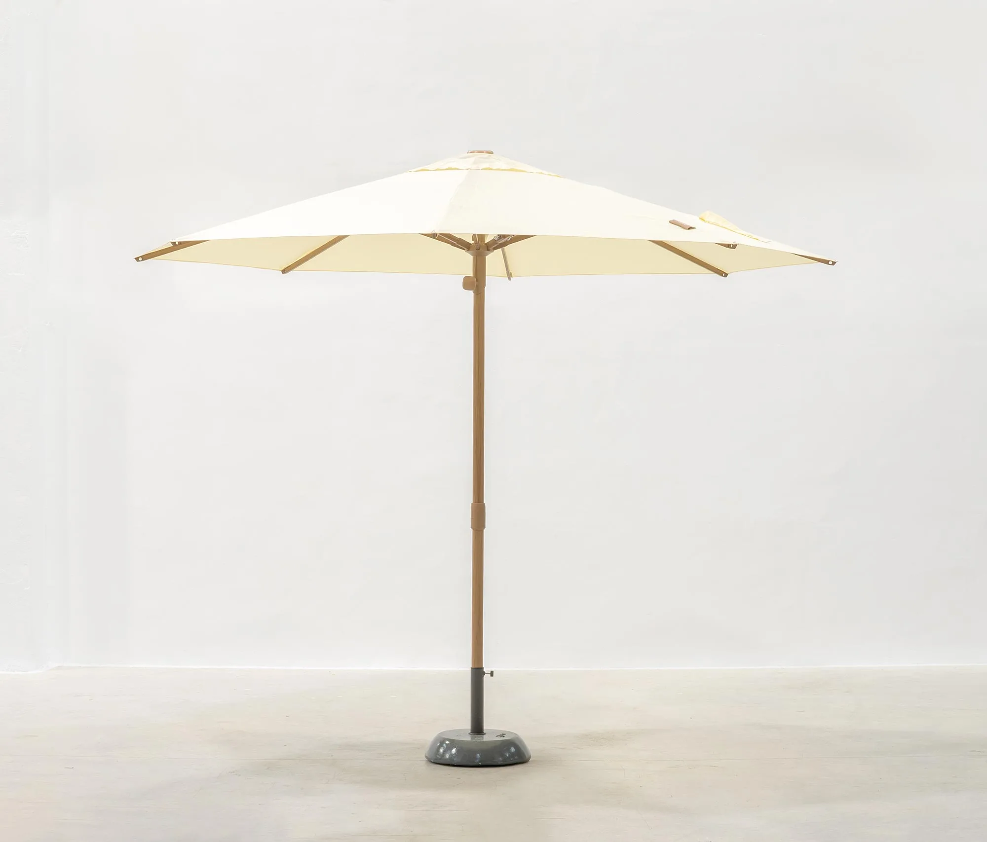Parasol económico y resistente de 300 cm Damel