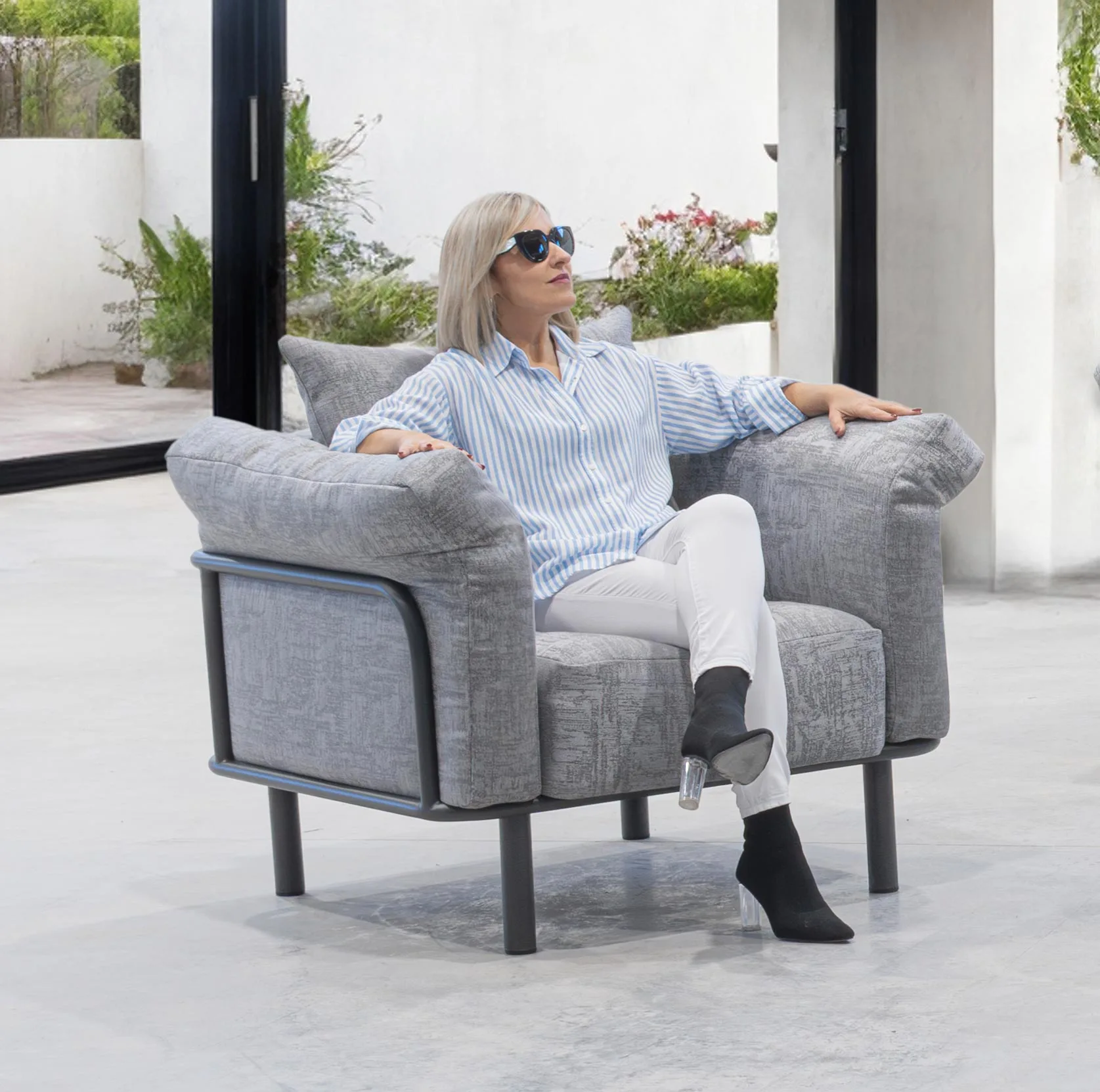 Sillón mullido de diseño escandinavo Brandon