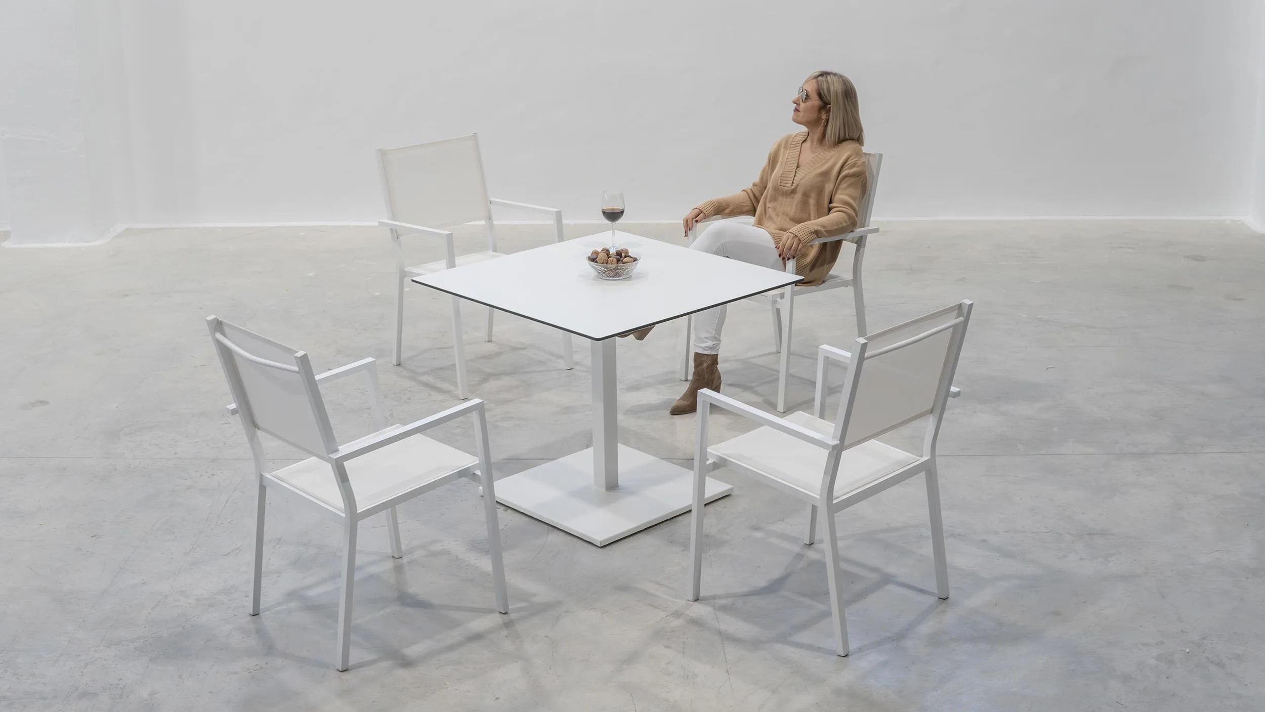 Mesa de bar exterior para cafeterías de diseño moderno Brisol