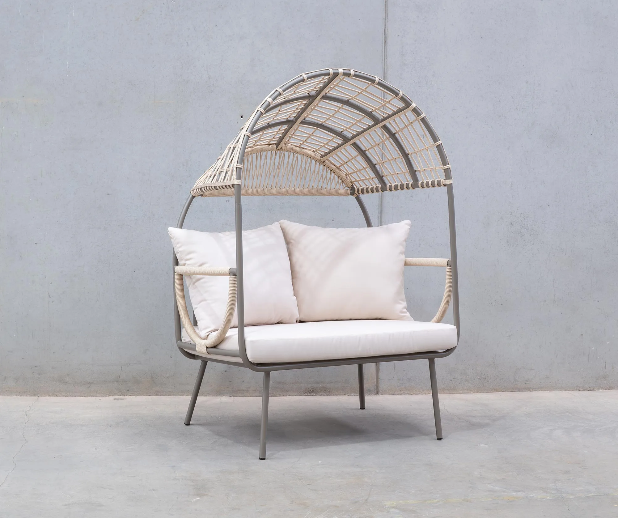 Sillón con forma de huevo de cuerda trenzada para terraza