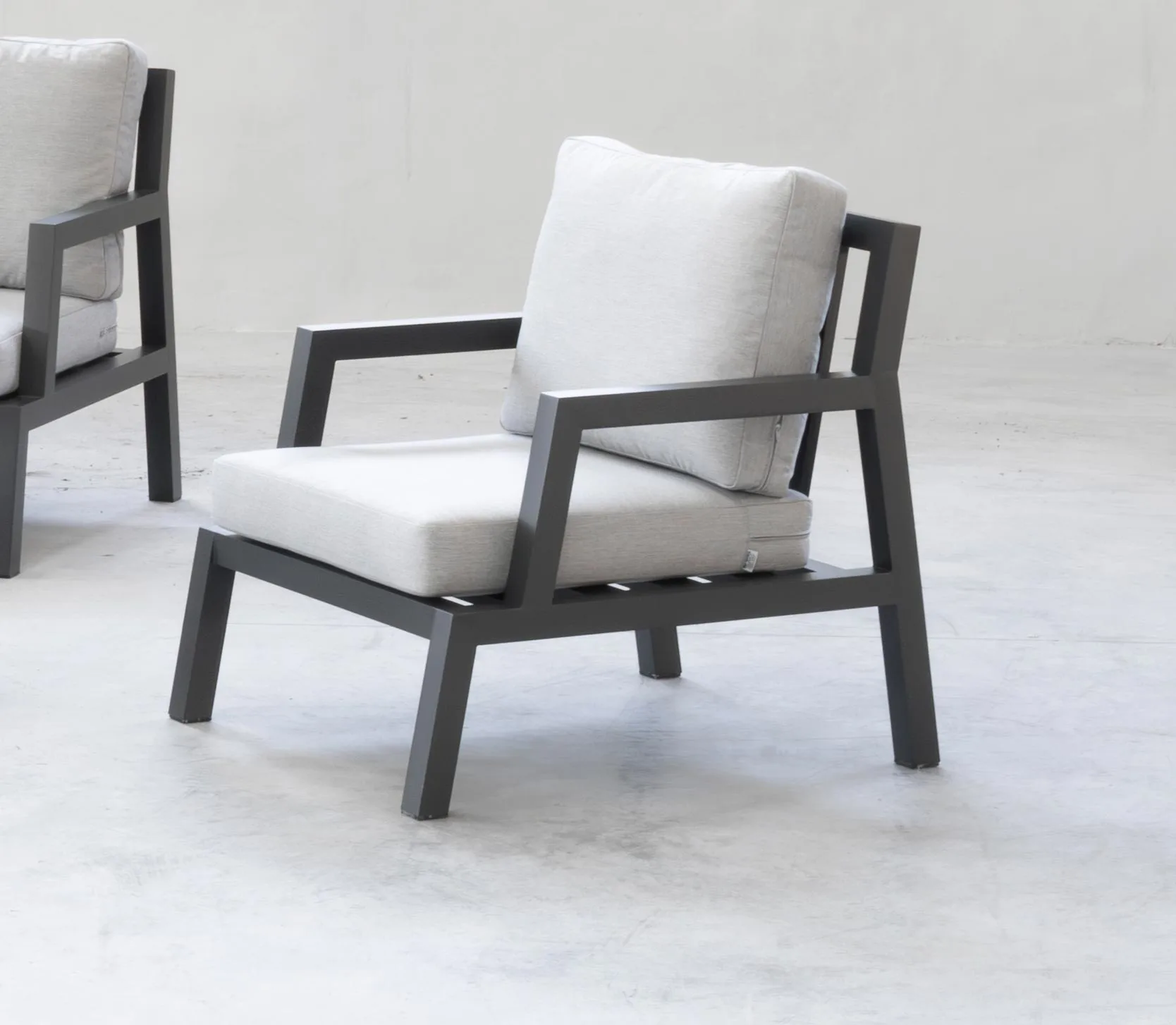 Sillón para exteriores de diseño vanguardista y materiales premium Leisa