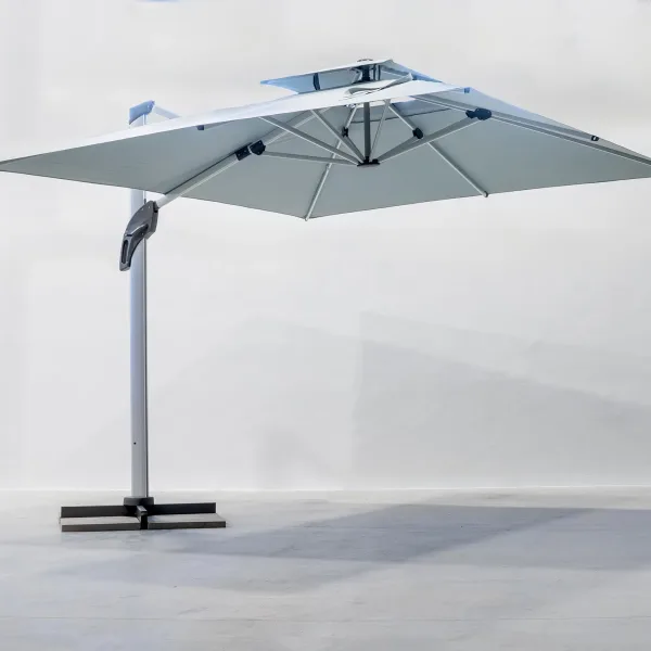 Parasol excéntrico 300x300 para chalets o casas de campo Cunil Lux 300