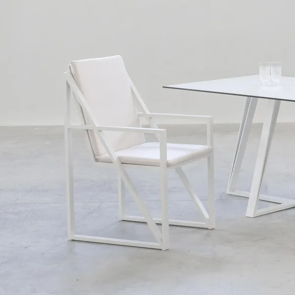 Sillón moderno de líneas rectas Albania