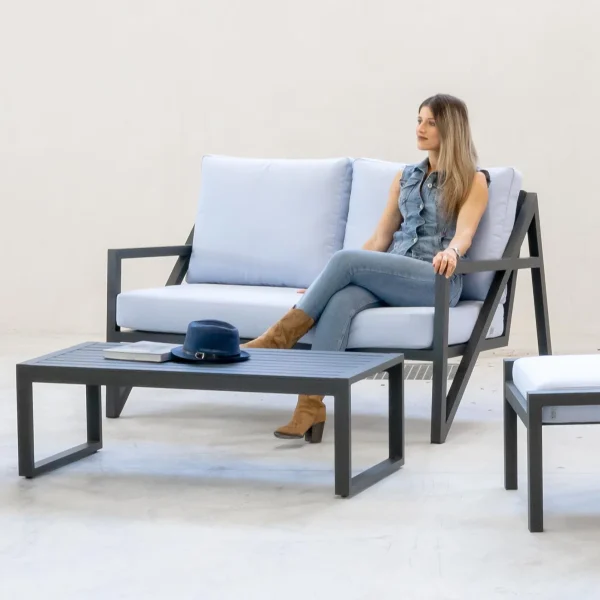 Sofá-metálico-premium-para-decoración-estilo-futurista-Albania